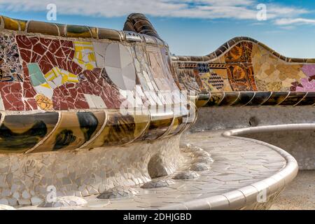 Geflieste Serpentinbank, Park Guell, Barcelona, Katalonien, Spanien Stockfoto