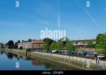 Das Nordufer der themse bei twickenham, middlesex, england, von der Aal Pie Island Fußgängerbrücke aus gesehen Stockfoto