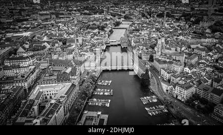 Flug über die Limmat in Zürich Schweiz Stockfoto