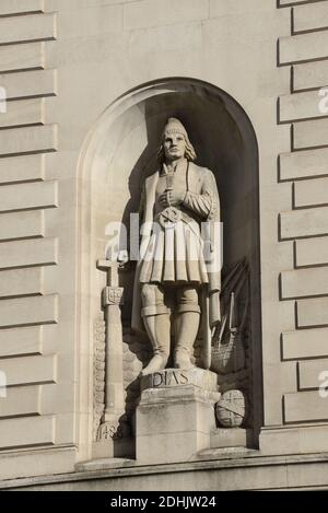 London, England, Großbritannien. Statue von Bartolomeu / Bartholemew Dias (portugiesischer Entdecker - erster Europäer, der bekannt ist, um das Horn von Afrika gesegelt zu haben, 1488 Stockfoto