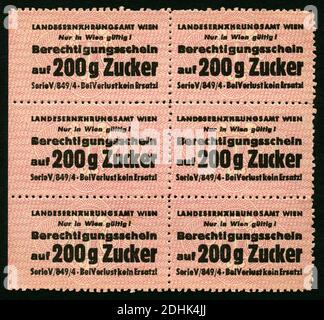 Europa, Österreich, Wien, Zeit nach dem 2. Weltkrieg, Lebensmittelkarte , Handlungsschein für 200 g Zucker , herausgegeben vom Landesährungsamt Wien, eventuell Anfang der 1950er Jahre, keine entsprechenden Informationen gefunden, Größe : 10,5 cm x 9,7 cm , Rechte werden nicht vertreten / Europa, Österreich, Wien, Zeit nach dem 2. Weltkrieg , Lebensmittelzugabe-Stempel für 200 Gramm Zucker, herausgegeben vom Lebensmittelzuchtamt Wien, wohl Anfang der 50er Jahre, keine Angaben, Größe: 10,5 cm x 9,7 cm, es gibt keine Rechte. Stockfoto