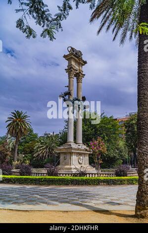 Christoph Kolumbus Denkmal mit der Karavelle Santa Maria Stockfoto