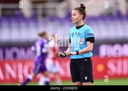 Florenz, Italien. Dezember 2020. Florenz, Italien, Artemio Franchi Stadion, 10. Dezember 2020, Rebecca Welch (Referee) während Fiorentina Femminile vs Slavia Praga - UEFA Champions League Frauen Fußballspiel Credit: Lisa Guglielmi/LPS/ZUMA Wire/Alamy Live News Stockfoto