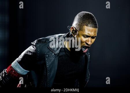 Frederiksberg, Dänemark. Februar 2015. Der amerikanische Sänger und Danser Usher spielt ein Live-Konzert im Forum in Frederiksberg, Kopenhagen. (Foto: Gonzales Photo - Lasse Lagoni). Stockfoto