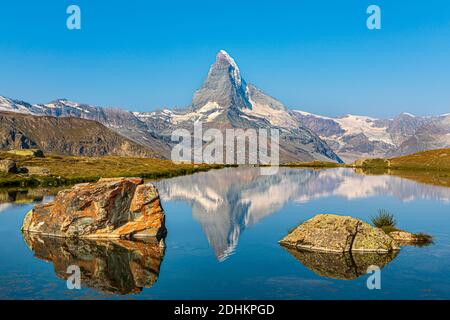 Blick auf den Sonnenaufgang auf die Berner Bergkette über dem Bachalpsee. Beliebte Touristenattraktion. Lage Ort Schweiz alpen, Grindelwald Tal, Europa. Stockfoto