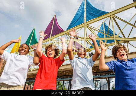 Birmingham Alabama,Splash Adventure früher VisionLand Magic Adventure Theme Park,Schwarze Teenager Teenager Teenager Teenager Studenten springen Enran Stockfoto