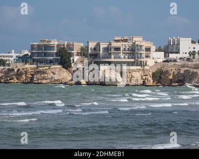 Blick auf Shati Al-Qurm, das teuerste Wohngebiet Lokalität an der Küste von Muscat gelegen Stockfoto