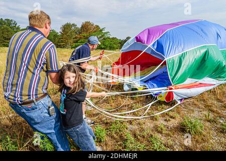 Alabama Decatur Alabama Jubilee Heißluftballon Classic, Flugbesatzung, die Mädchen wiederfindet, Mann, Stockfoto