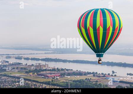 Alabama Decatur Alabama Jubilee Heißluftballon Classic, Point Mallard Park Ballons jährliche Ansicht von Gondelantenne Tennessee River, Stockfoto