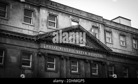 Royal Mineral Water Hospital in Bath England in schwarz und Weiß Stockfoto