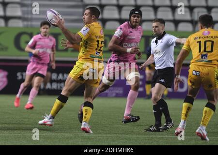 Paris, Frankreich. Dezember 2020. Trevise Centre TOMMASO BENVENUTI in Aktion während des European Challenge Rugby Cup Tag 1 zwischen Stade Francais und Benetton Rugby Trevise im Jean Bouin Stadion in Paris - Frankreich Trevise gewann 44-20 Credit: Pierre Stevenin/ZUMA Wire/Alamy Live News Stockfoto