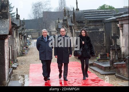 Der französische Präsident Francois Hollande wird von der Tochter von Francois Mitterrand, Mazarine Pingeot, und dem Sohn von Francois Mitterrand, Gilbert Mitterrand, begrüßt, als er am 8. Januar 2016 zu einer Zeremonie anlässlich des 20. Todestages des ehemaligen Präsidenten Francois Mitterrand auf dem Grands Maisons Friedhof in Jarnac, Südwestfrankreich, eintrifft. Foto von Pool/ABACAPRESS.COM Stockfoto