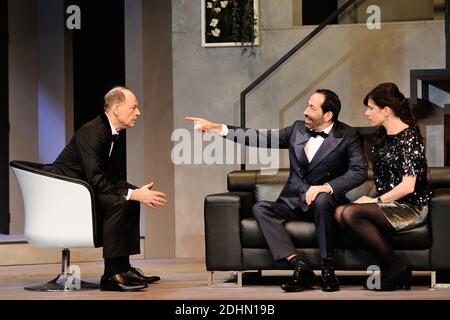 Alain Bouzigues, Eric Delcourt et Samantha Benoit performent lors du filage de la piece 'Rumeurs' au Theatre Fontaine a Paris, France le 15 Janvier 2016. Foto von Aurore Marechal/ABACAPRESS.COM Stockfoto