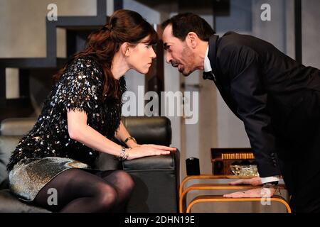 Samantha Benoit et Eric Delcourt performent lors du filage de la piece 'Rumeurs' au Theatre Fontaine a Paris, France le 15 Janvier 2016. Foto von Aurore Marechal/ABACAPRESS.COM Stockfoto