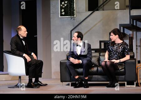 Alain Bouzigues, Eric Delcourt et Samantha Benoit performent lors du filage de la piece 'Rumeurs' au Theatre Fontaine a Paris, France le 15 Janvier 2016. Foto von Aurore Marechal/ABACAPRESS.COM Stockfoto