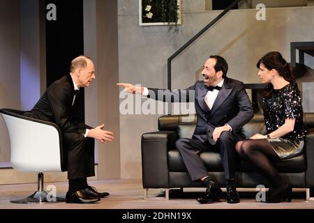 Alain Bouzigues, Eric Delcourt et Samantha Benoit performent lors du filage de la piece 'Rumeurs' au Theatre Fontaine a Paris, France le 15 Janvier 2016. Foto von Aurore Marechal/ABACAPRESS.COM Stockfoto