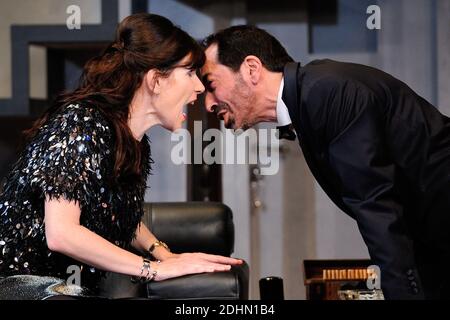 Samantha Benoit et Eric Delcourt performent lors du filage de la piece 'Rumeurs' au Theatre Fontaine a Paris, France le 15 Janvier 2016. Foto von Aurore Marechal/ABACAPRESS.COM Stockfoto
