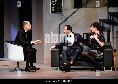 Alain Bouzigues, Eric Delcourt et Samantha Benoit performent lors du filage de la piece 'Rumeurs' au Theatre Fontaine a Paris, France le 15 Janvier 2016. Foto von Aurore Marechal/ABACAPRESS.COM Stockfoto