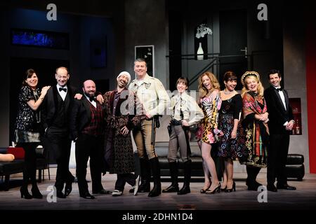 Samantha Benoit, Alain Bouzigues, Christophe Canard, Eric Delcourt, Jean-Marie Lhomme, Amelina Limousin, Amandine Maugy, Marie Montoya, Lucie Muratet Romain Thunin posent lors du filage de la piece 'Rumeurs' au Theatre Fontaine a Paris, France le 15 Janvier 2016. Foto von Aurore Marechal/ABACAPRESS.COM Stockfoto