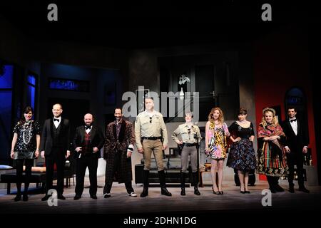 Samantha Benoit, Alain Bouzigues, Christophe Canard, Eric Delcourt, Jean-Marie Lhomme, Amelina Limousin, Amandine Maugy, Marie Montoya, Lucie Muratet Romain Thunin posent lors du filage de la piece 'Rumeurs' au Theatre Fontaine a Paris, France le 15 Janvier 2016. Foto von Aurore Marechal/ABACAPRESS.COM Stockfoto