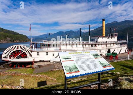 Die SS Moyie ist ein Raddampfer, der von 1898 bis 1957 am Kootenay Lake in British Columbia, Kanada arbeitete. Nach ihr fast sechzig Ye Stockfoto