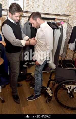 Backstage du second defile Fashionhandi 'Fashion for all', A Paris, France, le 16 janvier 2016. Organisieren par l'Association Fashionhandi, Pendant le mois de la Mode a Paris, ce defile met en scene des Mannequins en Situation de Handicap et des valides. Fashionhandi est presidee par Sandrine Ciron, une jeune femme en Situation de Handicap. A l'origine de l'Association, elle a cree un Blog eponyme sur sa Passion, la Mode. Son objectif est de renforcer la visibilite et l'Integration des personnes handicapees. Foto Edouard Bernaux/ABACAPRESS.COM Stockfoto