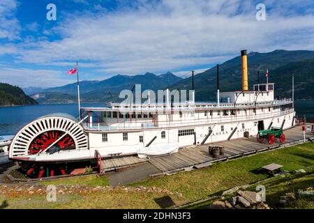 Die SS Moyie ist ein Raddampfer, der von 1898 bis 1957 am Kootenay Lake in British Columbia, Kanada arbeitete. Nach ihr fast sechzig Ye Stockfoto