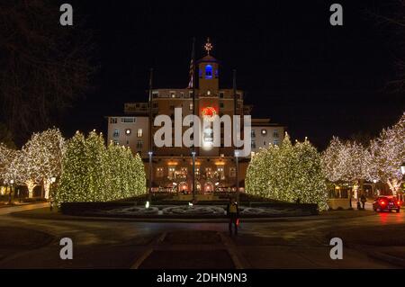 Weihnachtsbeleuchtung für die Weihnachtszeit, Broadmoor Hotel, Colorado Springs, CO, (Foto von Casey B. Gibson) Stockfoto