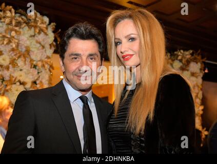 Adriana Karembeu und ihr Mann Andre Ohanian nahmen am jährlichen Dinner des Koordinationsrates armenischer Organisationen Frankreichs (CCAF) Teil, das am 28. Januar 2016 im Hotel des Collectionneurs in Paris, Frankreich, stattfand. Foto von Christian Liewig/ABACAPRESS.COM Stockfoto