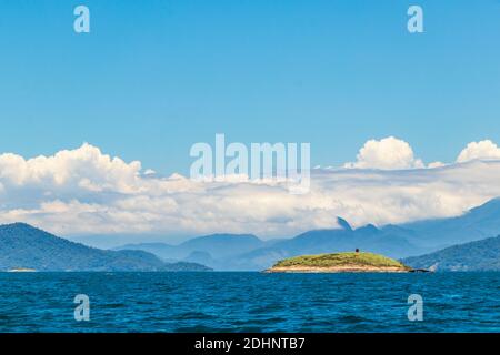 Panorama der tropischen Inseln Ilha Grande in Angra dos Reis, Rio de Janeiro, Brasilien. Stockfoto