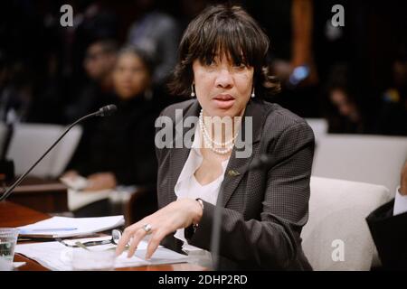 Die Bürgermeisterin von Flint, Karen Weaver, bezeugt am Mittwoch, den 10. Februar 2016, auf dem Capitol Hill während einer Anhörung zur Wasserkrise von Flint in Washington, DC, USA. Foto von Olivier Douliery/ABACAPRESS.COM Stockfoto