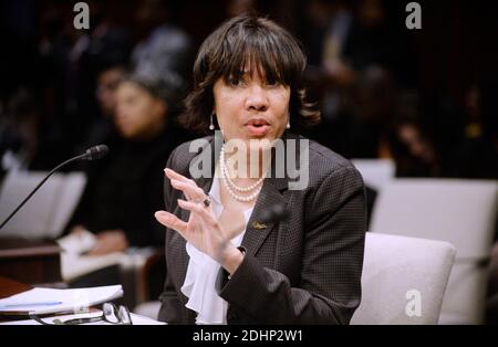 Die Bürgermeisterin von Flint, Karen Weaver, bezeugt am Mittwoch, den 10. Februar 2016, auf dem Capitol Hill während einer Anhörung zur Wasserkrise von Flint in Washington, DC, USA. Foto von Olivier Douliery/ABACAPRESS.COM Stockfoto