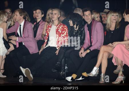 Beck, Justin Bieber, Joan Jett und Mark Ronson besuchen die Saint Laurent Show im Hollywood Palladium am 10. Februar 2016 in Los Angeles, CA, USA. Foto von Lionel Hahn/ABACAPRESS.COM Stockfoto