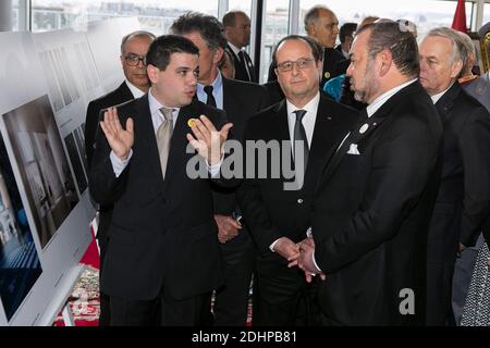 Architekt des zukünftigen marokkanischen Kulturzentrums in Paris Taril Oualalou (L) spricht mit dem französischen Präsidenten Francois Hollande (C) und dem marokkanischen König Mohammed VI (R) während eines Besuchs im Institut für Arabische Welt in Paris, Frankreich am 17. Februar 2016. Foto von Geoffroy Van der Hasselt/Pool/ABACAPRESS.COM Stockfoto