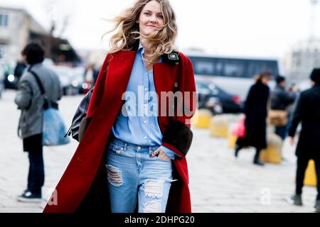 Street Style, Ankunft bei Gucci Herbst-Winter 2016-2017 Show in der Via Valtellina, in Mailand, Italien, am 24. Februar 2016. Foto von Marie-Paola Bertrand-Hillion/ABACAPRESS.COM Stockfoto