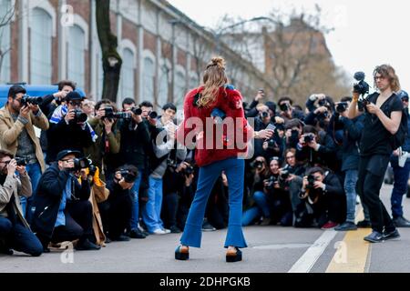 Street style, Chiara Ferragni Ankunft in Fendi Herbst-Winter 2016-2017 Show in der Via Solari, in Mailand, Italien, am 25. Februar 2016 statt. Foto von Marie-Paola Bertrand-Hillion/ABACAPRESS.COM Stockfoto