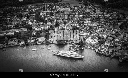 Ausflugsboot auf dem Thunersee in der Schweiz Stockfoto