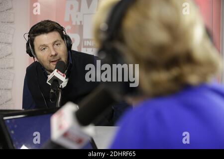 Exklusiv. Philippe Lellouche wird von Brigitte Lahaie im RMC Radio in Paris, Frankreich, 10. März 2016 interviewt. Foto von Jerome Domine/ABACAPRESS.COM Stockfoto
