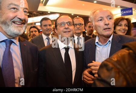 Der französische Präsident Francois Hollande und der Präsident des Syndicat National de l'Edition SNE (National Edition Federation) Vincent Montagne eröffnen offiziell den 36. Salon du Livre (umbenannt in 'Livre Paris'), die alljährliche Pariser Buchmesse, die am 17. März 2016 auf der Pariser Expo Porte de Versailles in Paris, Frankreich, stattfindet. Südkorea ist in diesem Jahr Ehrengast der Buchmesse, da das Land den 130. Jahrestag der diplomatischen Beziehungen zu Frankreich feiert. Foto von Christian Liewig/ABACAPRESS.COM Stockfoto