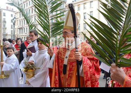 Le Cardinal Philippe Barbarin préside la célébration du Dimanche des Rameaux à la Cathédrale St-Jean le 20 mars 2016, à Lyon, Frankreich. Foto Julien Reynaud/APS-Medias/ABACAPRESS.COM Stockfoto