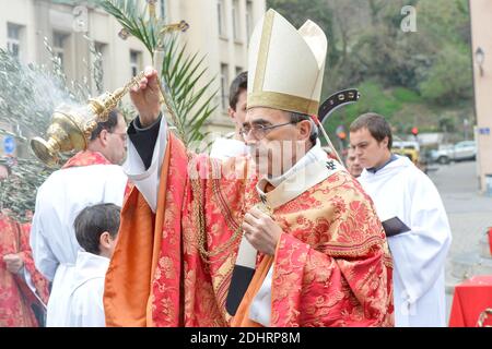 Le Cardinal Philippe Barbarin préside la célébration du Dimanche des Rameaux à la Cathédrale St-Jean le 20 mars 2016, à Lyon, Frankreich. Foto Julien Reynaud/APS-Medias/ABACAPRESS.COM Stockfoto