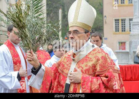 Le Cardinal Philippe Barbarin préside la célébration du Dimanche des Rameaux à la Cathédrale St-Jean le 20 mars 2016, à Lyon, Frankreich. Foto Julien Reynaud/APS-Medias/ABACAPRESS.COM Stockfoto