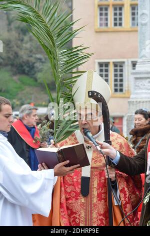 Le Cardinal Philippe Barbarin préside la célébration du Dimanche des Rameaux à la Cathédrale St-Jean le 20 mars 2016, à Lyon, Frankreich. Foto Julien Reynaud/APS-Medias/ABACAPRESS.COM Stockfoto