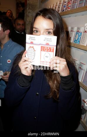 Charlotte Le Bon lors de l'Exposition-vente de 300 Tablettes de chocolat originales et uniques, illustries par une centaine d'artistes français et internationaux, dont les bénéfices iront a l'Association «UN enfant par la main», a Paris, Frankreich. Le 24 März 2016. Foto von Jerome Domine/ABACAPRESS.COM Stockfoto