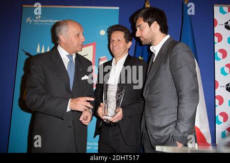 Laurent Fabius, Ministre des Affaires étrangères et du Développement international, Aton Soumache et Dimitri Rassam reçoivent le French Cinema Award pour le succès à lÂ’international du Petit Prince - LE QUAI D'ORSAY ET UNIFRANCE DEVOILENT LES CHIFFRES DU CINEMA FRANCAIS A L'INTERNATIONAL Photo by Nasser Berzane/ABACAPRESS.COM Stockfoto