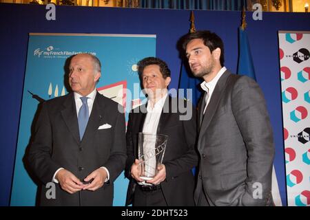 Laurent Fabius, Ministre des Affaires étrangères et du Développement international, Aton Soumache et Dimitri Rassam reçoivent le French Cinema Award pour le succès à lÂ’international du Petit Prince - LE QUAI D'ORSAY ET UNIFRANCE DEVOILENT LES CHIFFRES DU CINEMA FRANCAIS A L'INTERNATIONAL Photo by Nasser Berzane/ABACAPRESS.COM Stockfoto