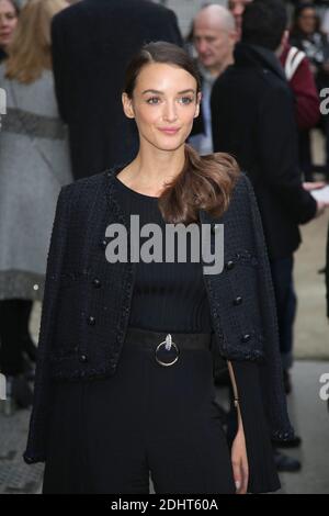 CHARLOTTE LE BON ANKUNFT AU DATEI 'CHANEL' LORS DE LA FASHION WEEK DE PARIS Foto von Nasser Berzane/ABACAPRESS.COM Stockfoto