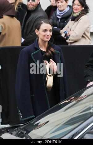 Charlotte Le Bon - ARRIVEES AU DEFILE 'CHANEL' LORS DE LA FASHION WEEK DE PARIS Foto von Nasser Berzane/ABACAPRESS.COM Stockfoto