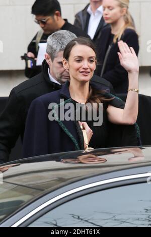 Charlotte Le Bon - ARRIVEES AU DEFILE 'CHANEL' LORS DE LA FASHION WEEK DE PARIS Foto von Nasser Berzane/ABACAPRESS.COM Stockfoto