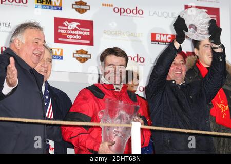 GERARD LARCHER, VICTOIRE DE FRANCK NIVARD AU 95EME PRIX D'AMERIQUE OPODO, SEBASTIEN GUARATO - 95EME PRIX D'AMERIQUE OPODO A L'HIPPODROME DE VINCENNES FOTO VON NASSER BERZANE/ABACAPRESS.COM Stockfoto